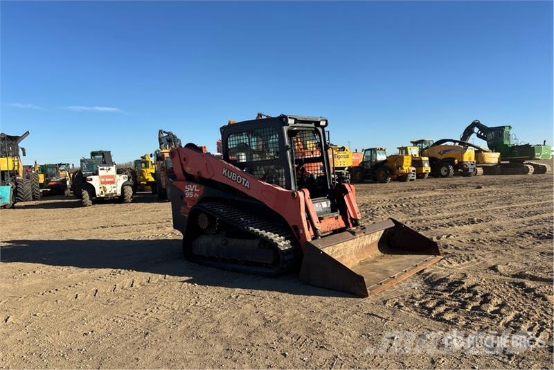 Kubota SVL9525 Two-Speed Compact Track Loader  스키드로더