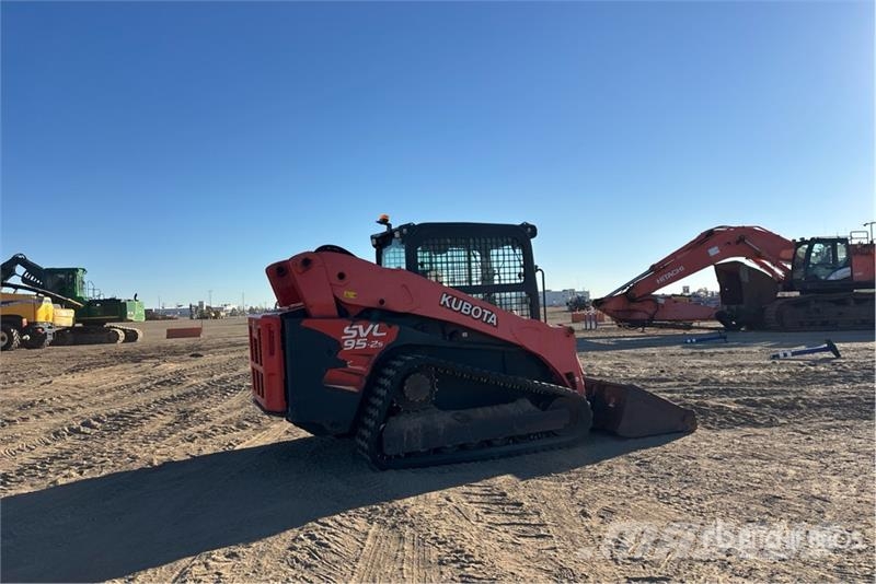 Kubota SVL9525 Two-Speed Compact Track Loader  스키드로더