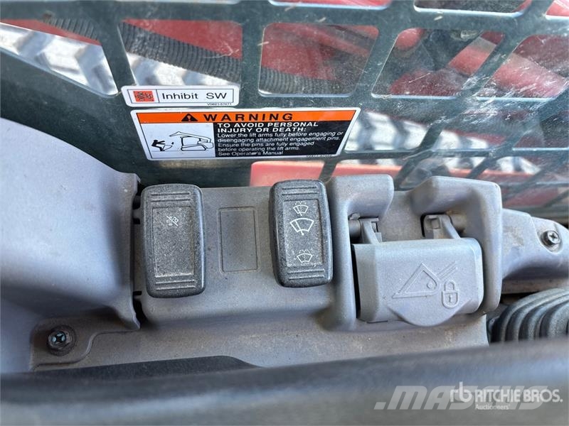 Kubota SVL9525 Two-Speed Compact Track Loader  스키드로더