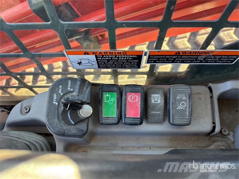 Kubota SVL9525 Two-Speed Compact Track Loader  스키드로더