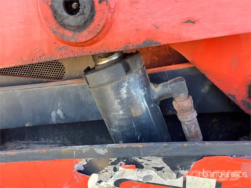 Kubota SVL9525 Two-Speed Compact Track Loader  스키드로더