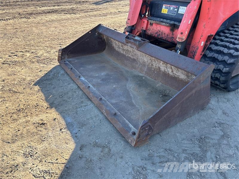 Kubota SVL9525 Two-Speed Compact Track Loader  스키드로더