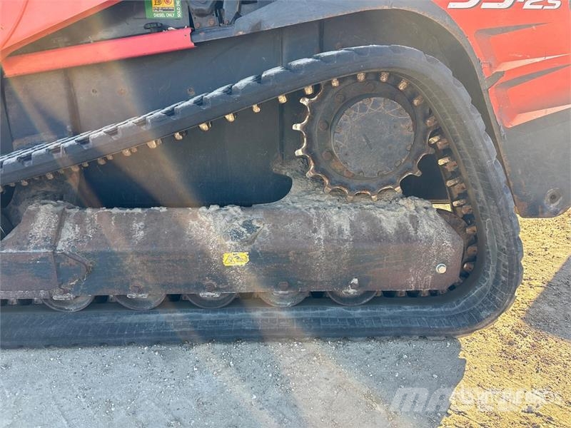 Kubota SVL9525 Two-Speed Compact Track Loader  스키드로더