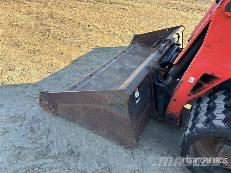 Kubota SVL9525 Two-Speed Compact Track Loader  스키드로더