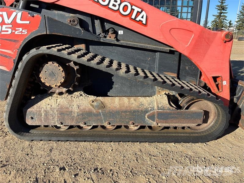 Kubota SVL9525 Two-Speed Compact Track Loader  스키드로더