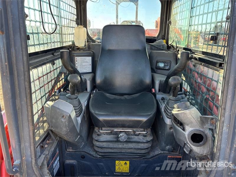 Kubota SVL9525 Two-Speed Compact Track Loader  스키드로더