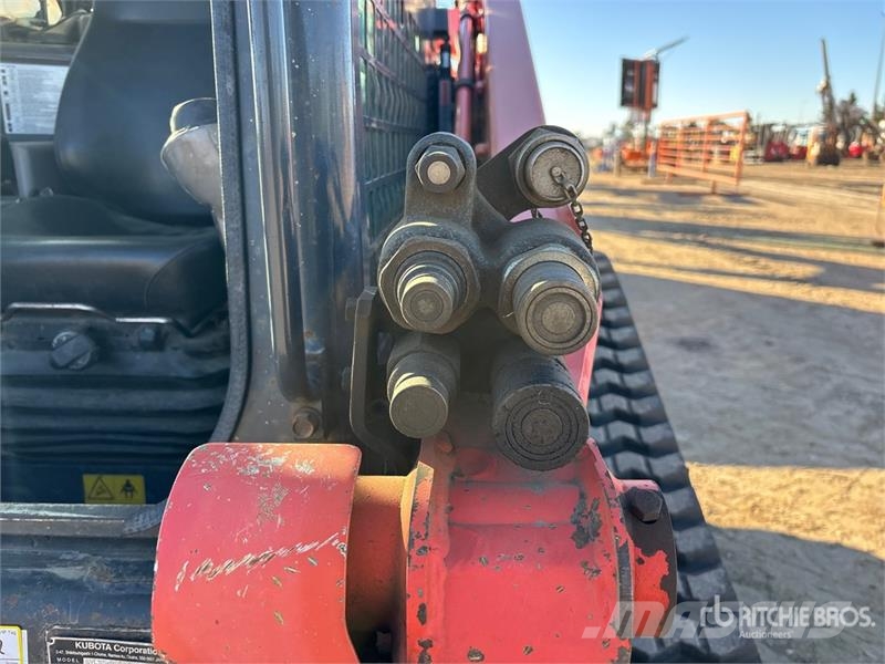 Kubota SVL9525 Two-Speed Compact Track Loader  스키드로더