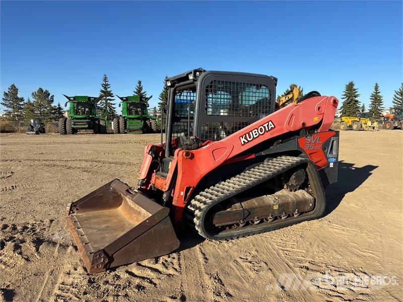 Kubota SVL9525 Two-Speed Compact Track Loader  스키드로더