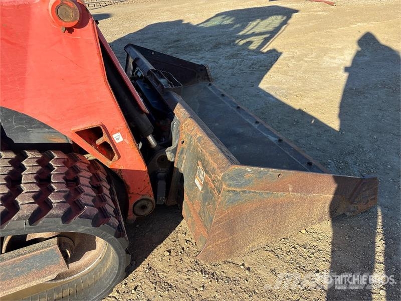 Kubota SVL9525 Two-Speed Compact Track Loader  스키드로더