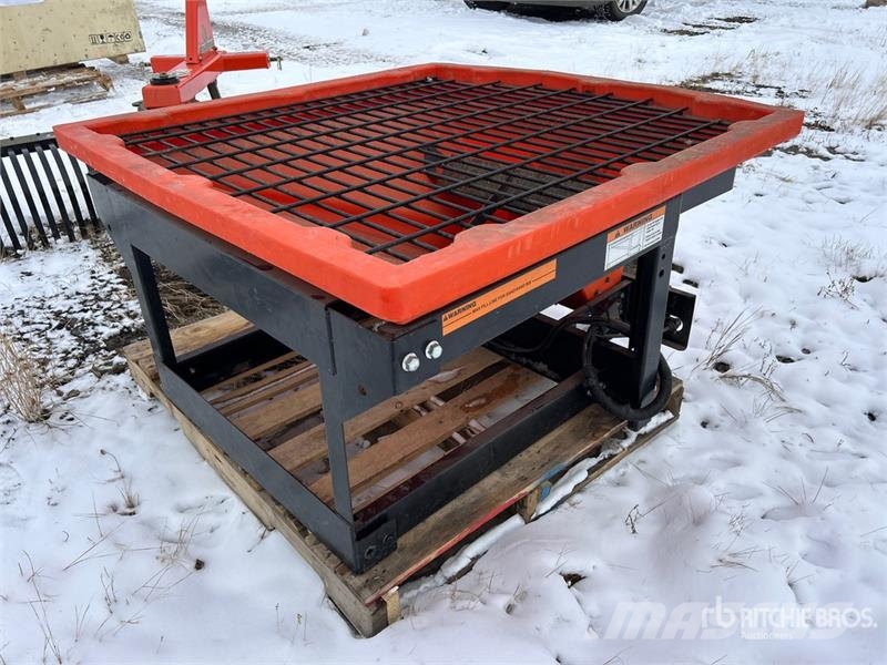 Kubota V5005 Electric 11 Cubic Feet Salt Spreader Posýpače soli a piesku