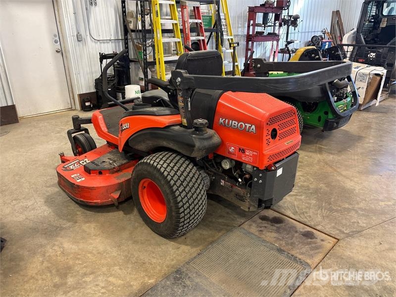 Kubota ZD 331 Zero-Turn 72 in Lawn Mower ركوب الحشائش