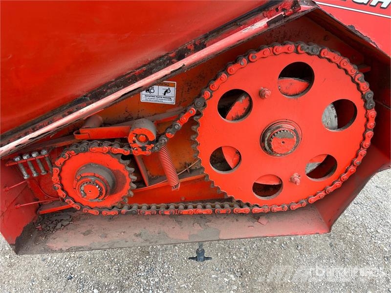 Kuhn 8118 3 ft T/A Side Slinger Manure Spreader معدات توزيع السماد العضوي