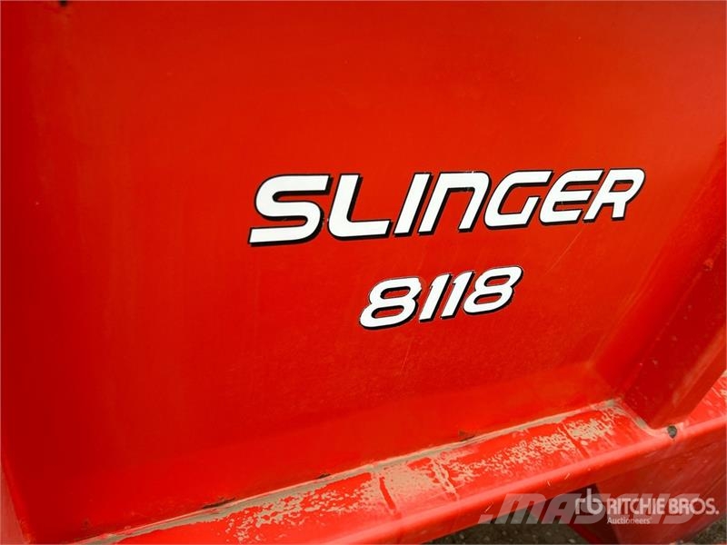 Kuhn 8118 3 ft T/A Side Slinger Manure Spreader معدات توزيع السماد العضوي