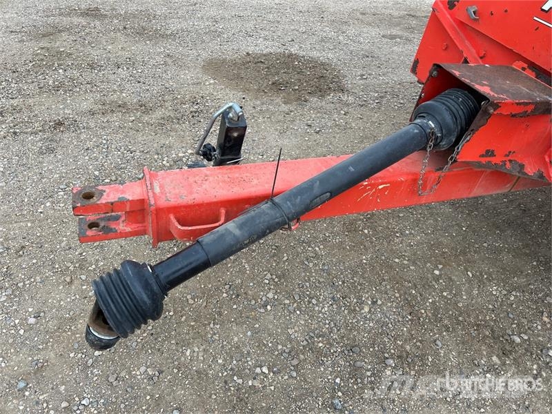 Kuhn 8118 3 ft T/A Side Slinger Manure Spreader معدات توزيع السماد العضوي