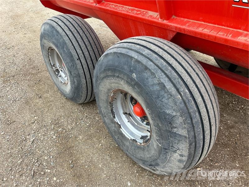 Kuhn 8118 3 ft T/A Side Slinger Manure Spreader معدات توزيع السماد العضوي