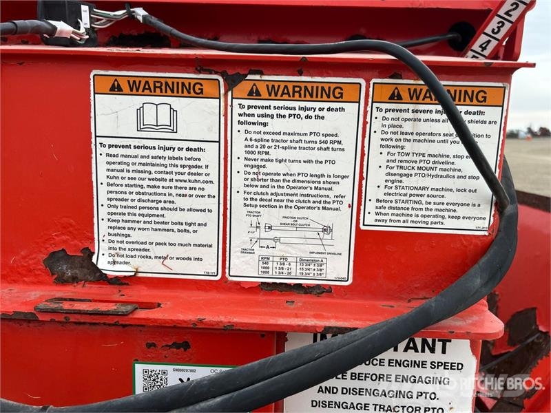 Kuhn 8118 3 ft T/A Side Slinger Manure Spreader معدات توزيع السماد العضوي