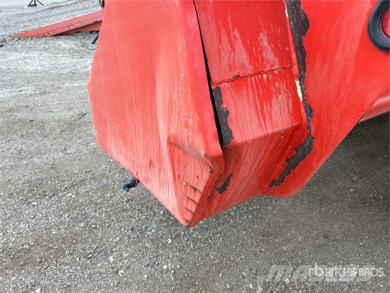 Kuhn 8118 3 ft T/A Side Slinger Manure Spreader معدات توزيع السماد العضوي