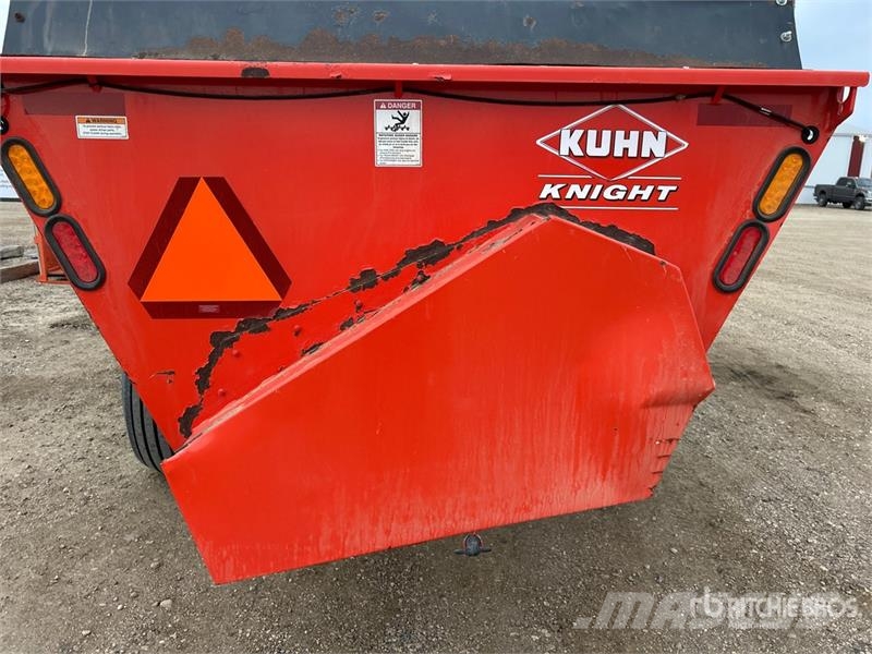 Kuhn Knight 8118 Side Slinger 3 ft T/A Manure Spreader Esparcidoras de abono