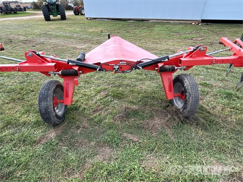 Kuhn SR112 Граблі і сінозворушувачі