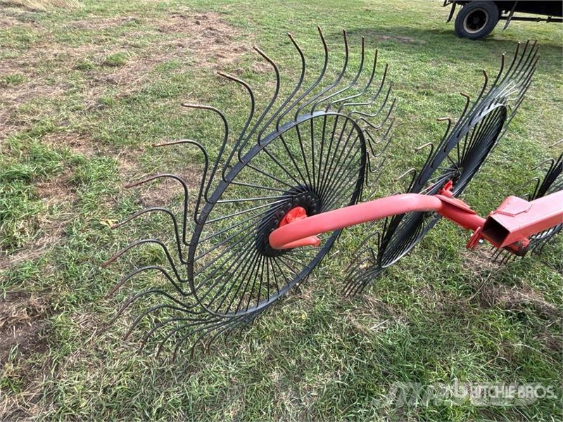 Kuhn SR112 Граблі і сінозворушувачі