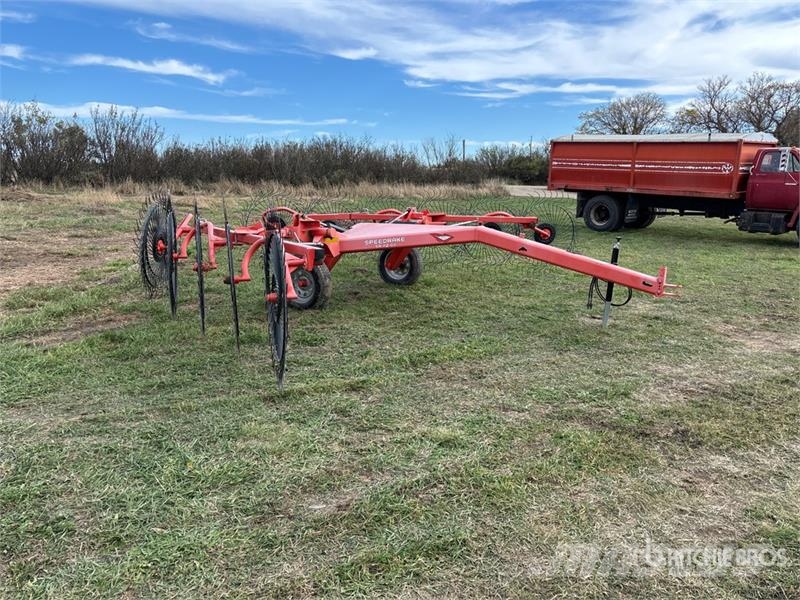 Kuhn SR112 Граблі і сінозворушувачі