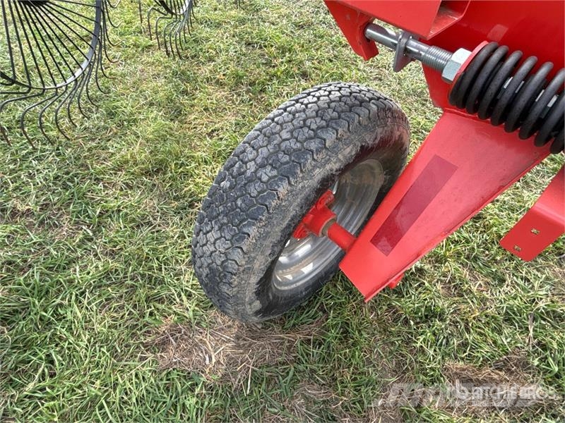 Kuhn SR112 Граблі і сінозворушувачі
