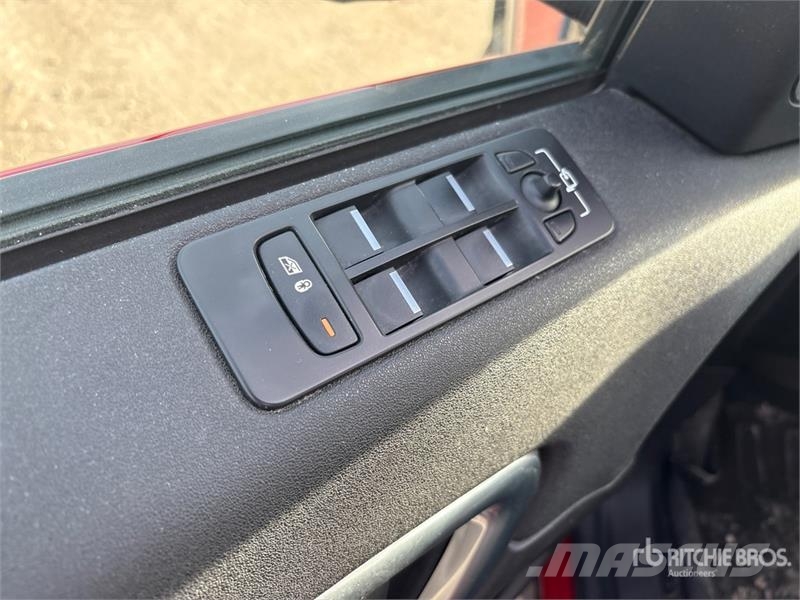 Land Rover Discovery Sport HSE Si4 AWD SUV سيارات