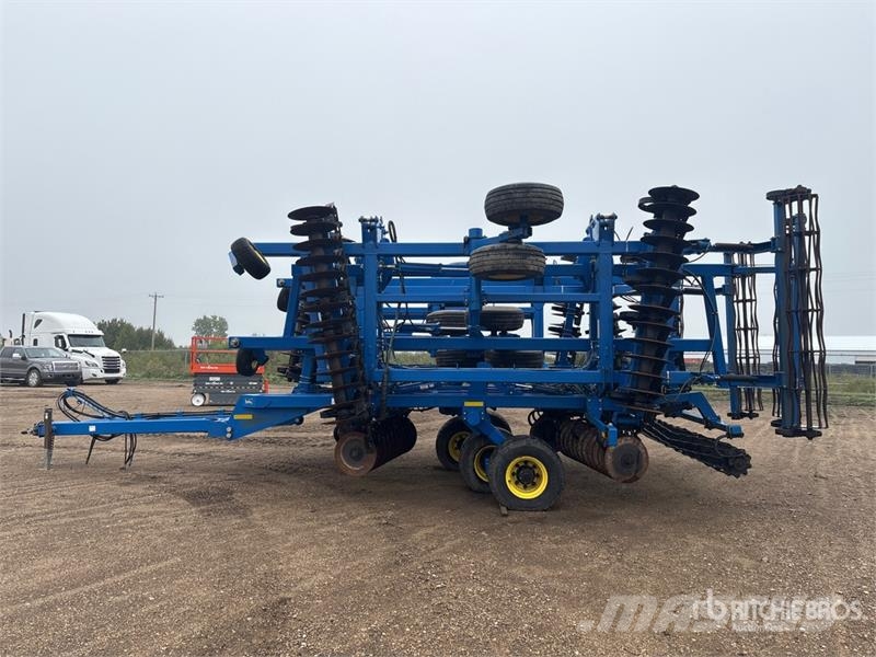 Landall 7450-44 44 ft Offset High-Speed Disc Crover crop