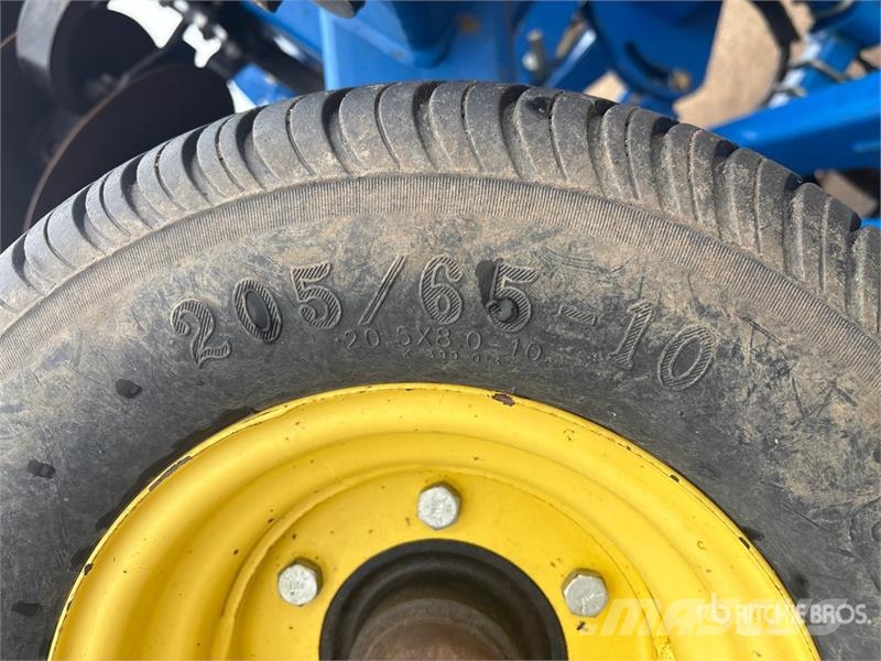 Landall 7450-44 44 ft Offset High-Speed Disc Crover crop