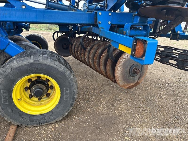 Landall 7450-44 44 ft Offset High-Speed Disc Crover crop