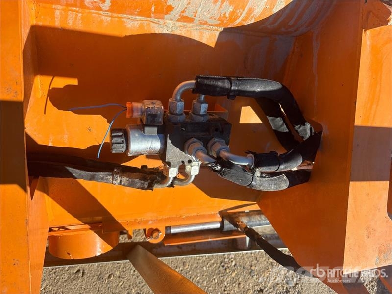 Landhonor 48 in Skid Steer Concrete Mixer Betonmolens