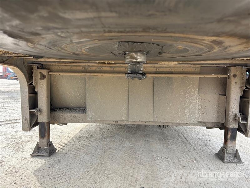 Landoll 53 ft Tri/A Sliding Axle Trailer Нискотоварачи