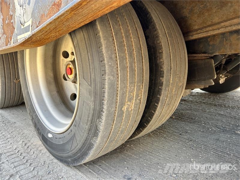 Landoll 53 ft Tri/A Sliding Axle Trailer Raskeveohaagised