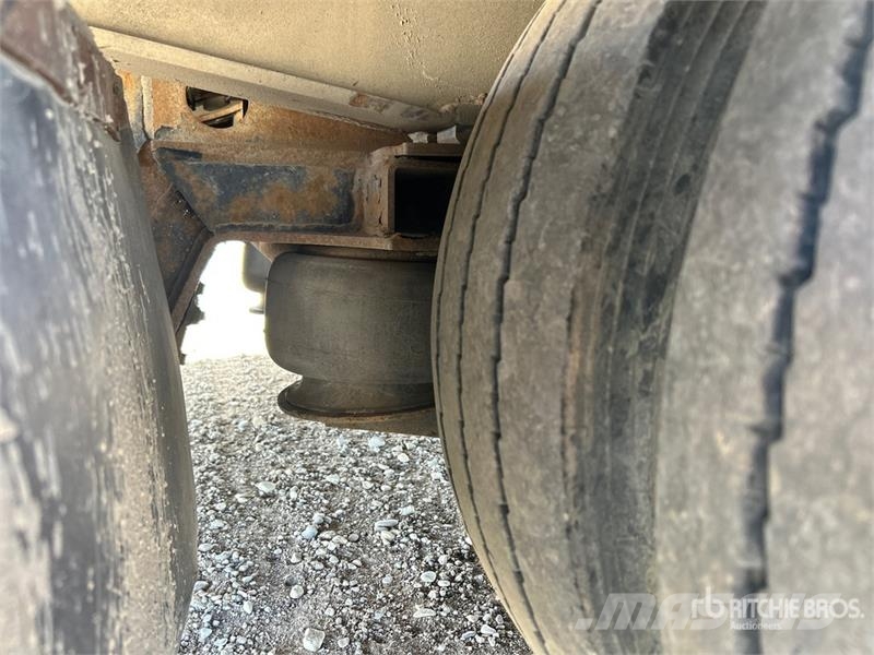Landoll 930E 48 ft T/A Sliding Axle Trailer Низькорамні причепи