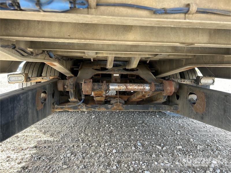 Landoll 930E 48 ft T/A Sliding Axle Trailer Низькорамні причепи