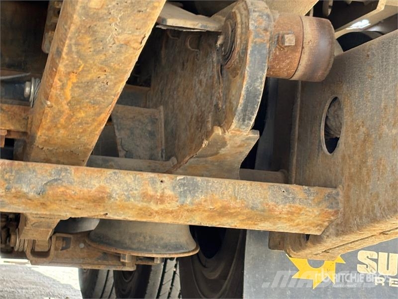 Landoll 950-52-14 52 ft Tri/A Hydraulic Tail Trailer Zemie treileri