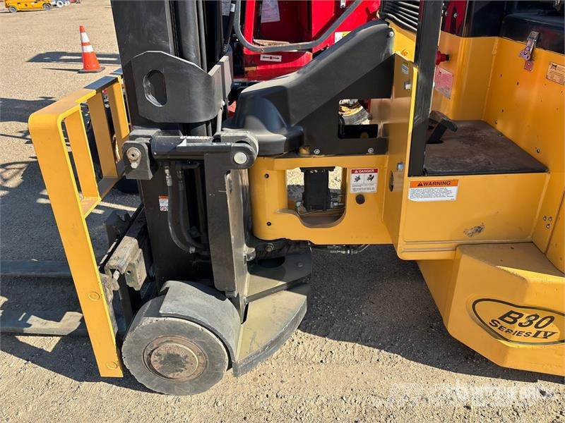 Landoll B30/42E180D Series IV 3000 lb Electric Forklift Sähkötrukit