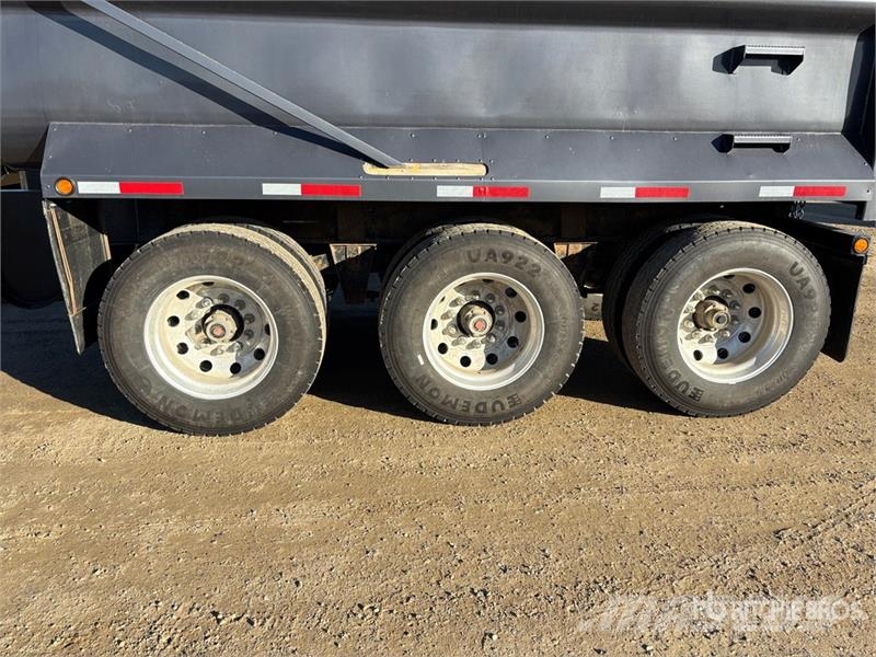  Langfab 16 ft Tri/A Pup Dump Trailer مقطورات قلابة