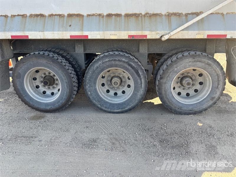 Langfab 20 ft Tri/A Pup Dump Trailer Самоскиди