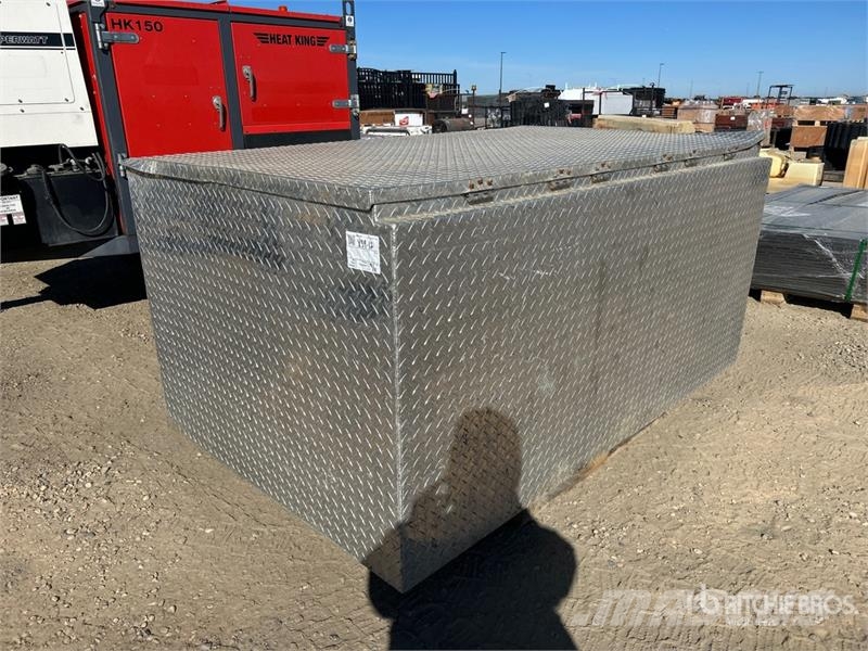 Large Checker Plate Tool Box Muu