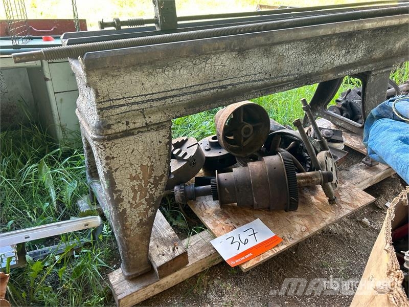 Lathe Frame and Parts (Inoperable) Drugi deli