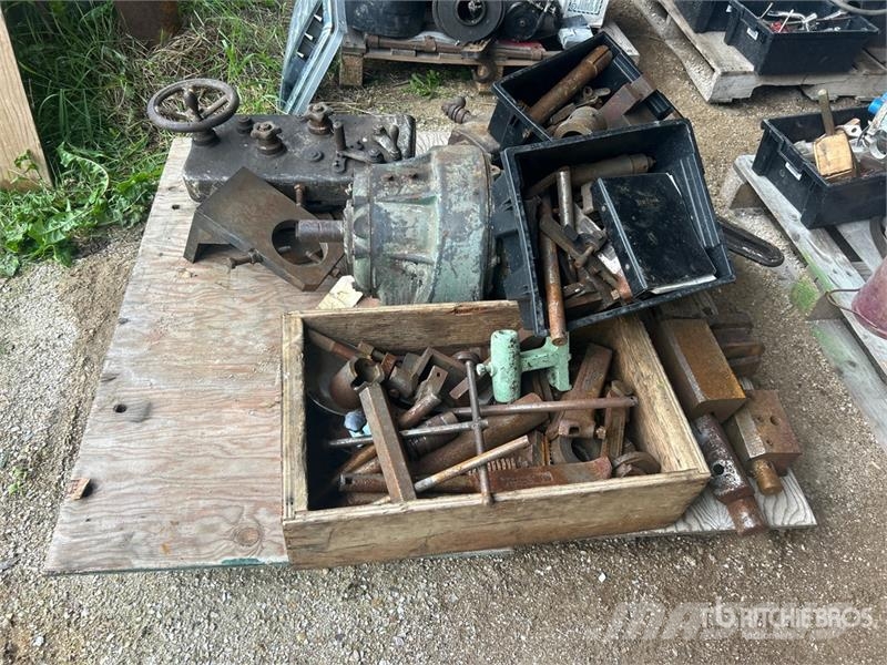 Lathe Frame and Parts (Inoperable) Drugi deli