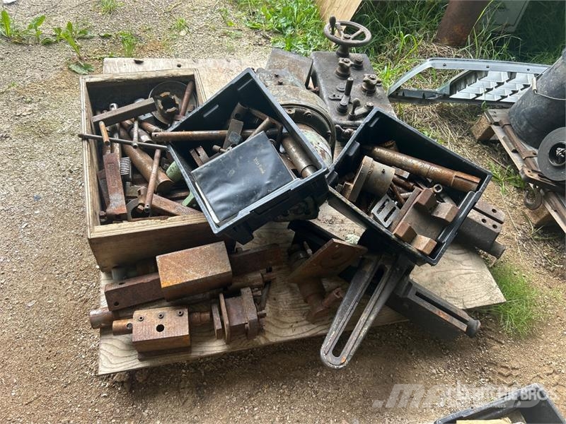 Lathe Frame and Parts (Inoperable) Drugi deli