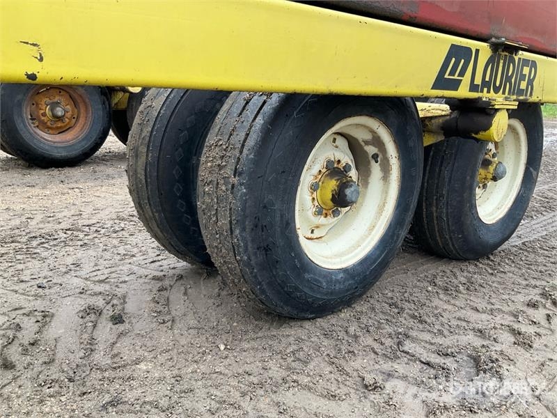 Laurier H-4250 Hydraulic 16 Bale Mover Savikrovės priekabos