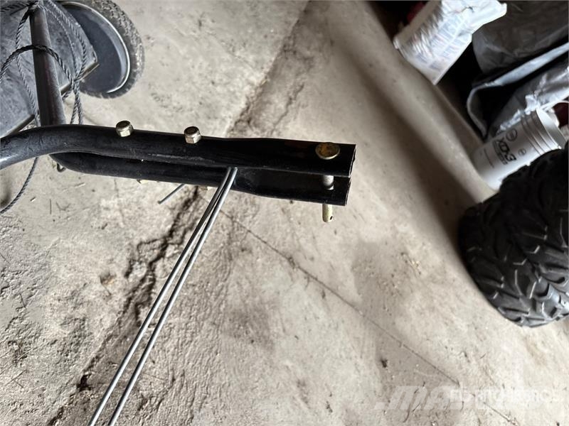 LawnCrafter 38 In Lawn Sweeper Kiti naudoti statybos komponentai