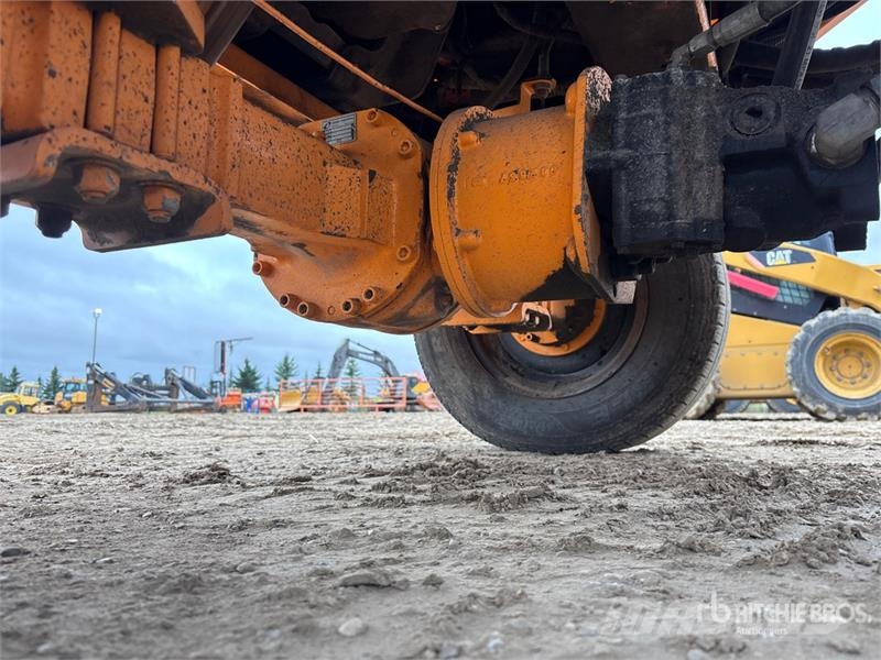 LeeBoy RB50 Self-Propelled Broom كناسات