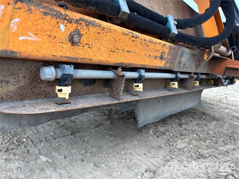 LeeBoy RB50 Self-Propelled Broom كناسات