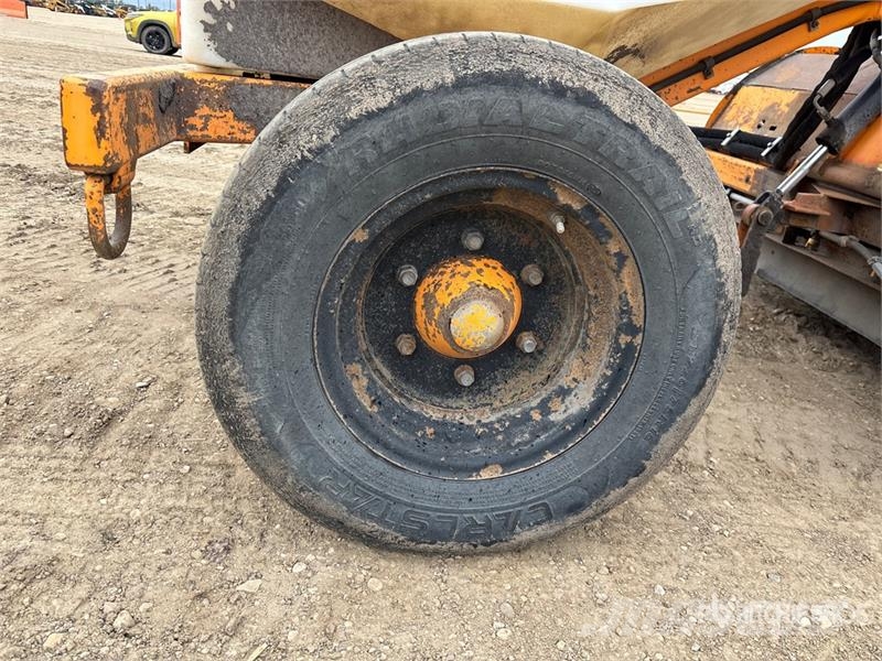 LeeBoy RB50 Self-Propelled Broom كناسات