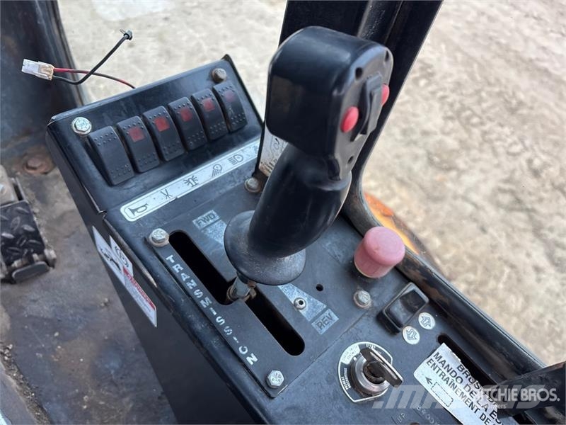 LeeBoy RB50 Self-Propelled Broom كناسات