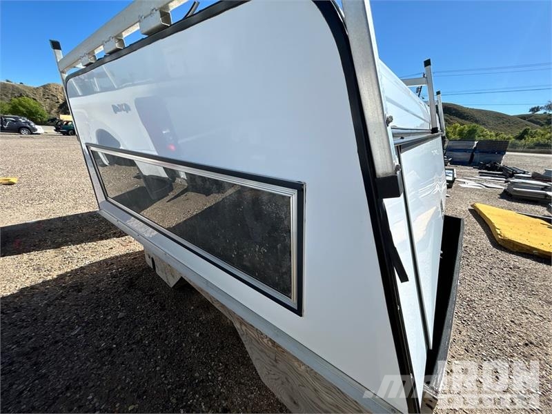 Leer 100 in x 63 in Truck Cap Καμπίνες και εσωτερικό